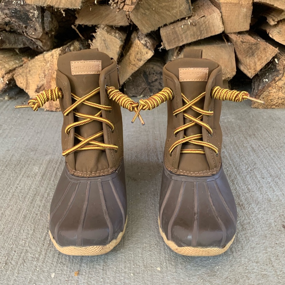Kid’s Size 2 Tommy Hilfiger Duck Boots (BROWN)